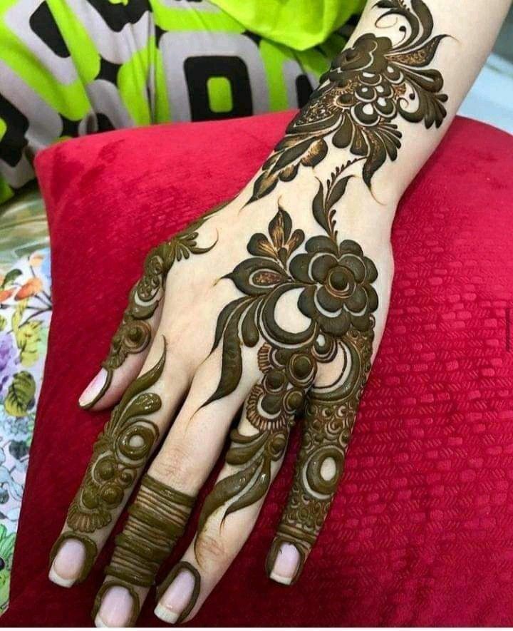 Guess how many hours I kept the henna paste on skin? 💕 This is a 26 hour  post removal stain! Not yet fully matured. . . . . . . #mehndi… | Instagram