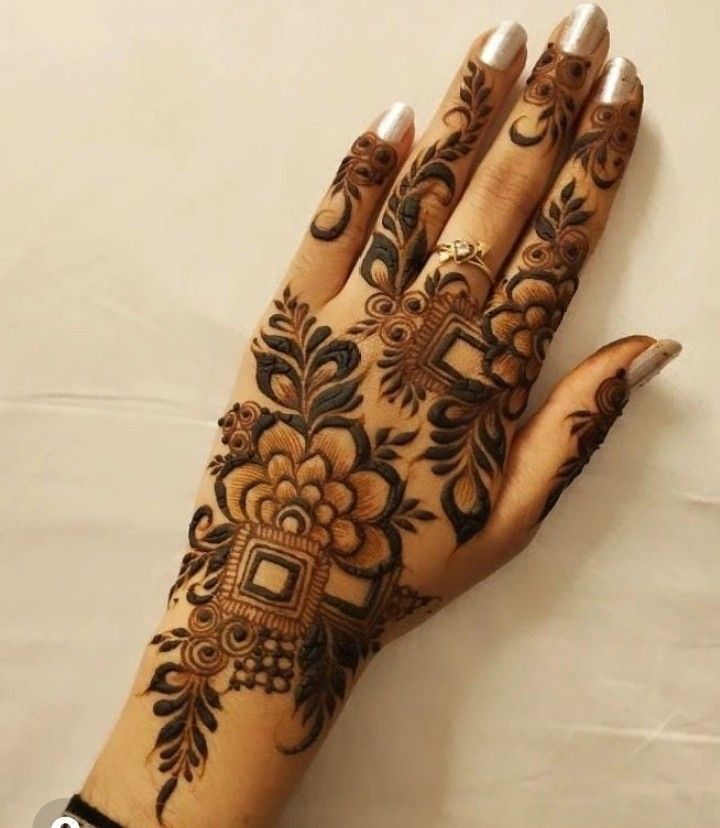 Most beautiful dubai front hand mehndi designs collections 2022 | Mehndi  designs for beginners, Latest mehndi designs, Khafif mehndi design