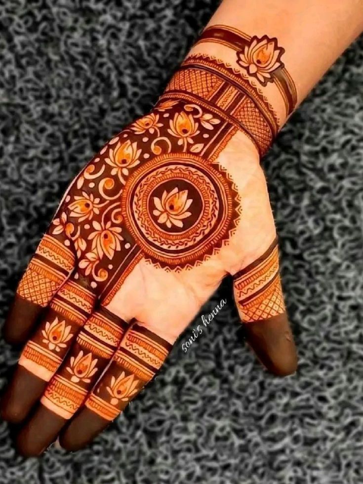 8 minimalist Mehendi designs to try this Karwa Chauth 2022 - Times of India