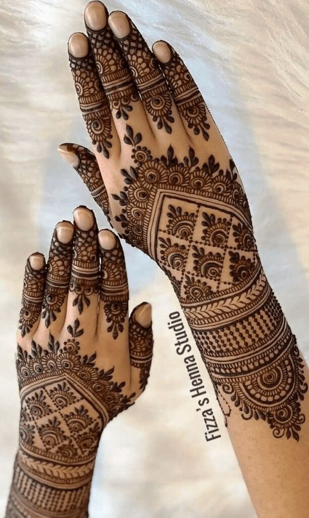 Photo of Simple jaali mehendi design on a bridal foot | Dulhan mehndi  designs, Mehndi designs, Wedding mehndi designs